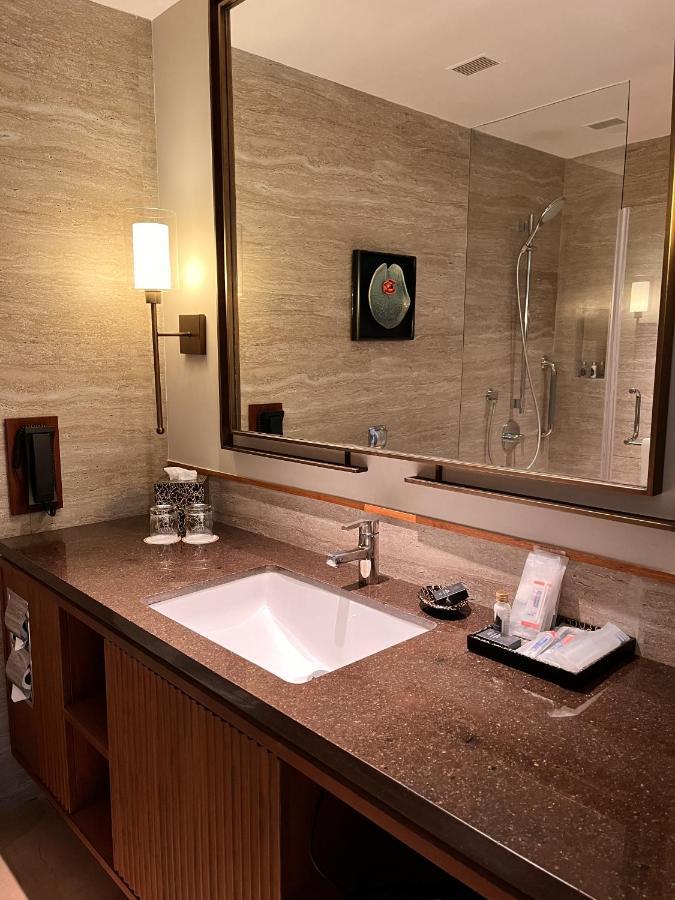 Taj Club room Jacuzzi one way airport transfer evening cocktail 2 pcs of ironing non-cumulative basis,1352702734:JPEG